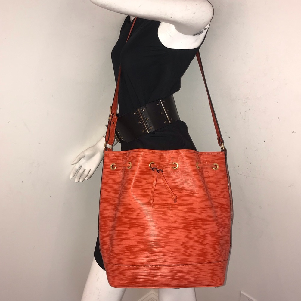 Spectacular vintage Siso epi leather orange drawstring bucket LARGE embo…